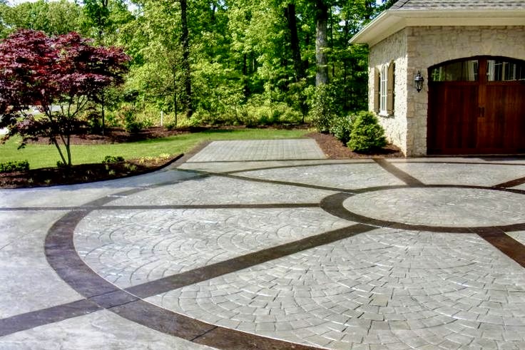 Terrasse en béton imprimé avec imitation de pavés gris